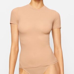 SKIMS Fits Everybody T-Shirt in Ochre Tan / Brown